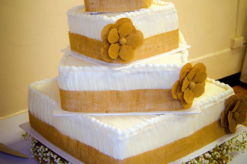 Tited hay bales Wedding Cake