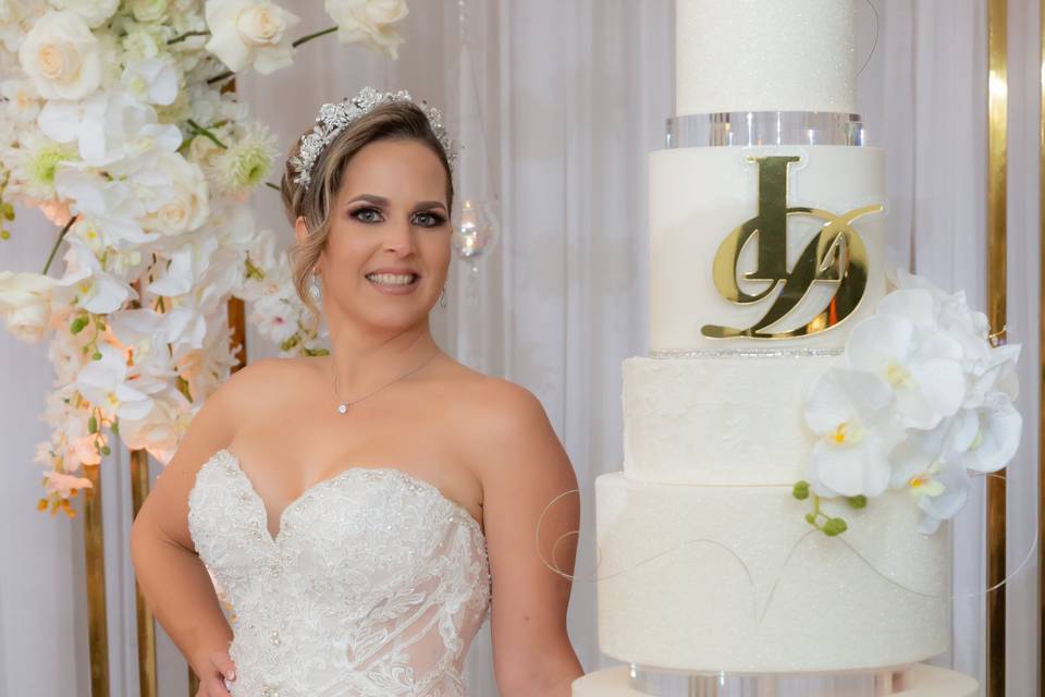 Bride & her #Cakebyliz