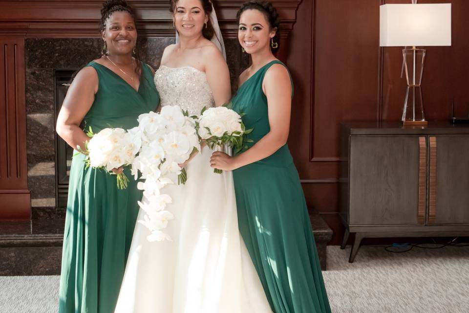 Bride & her bridesmaids