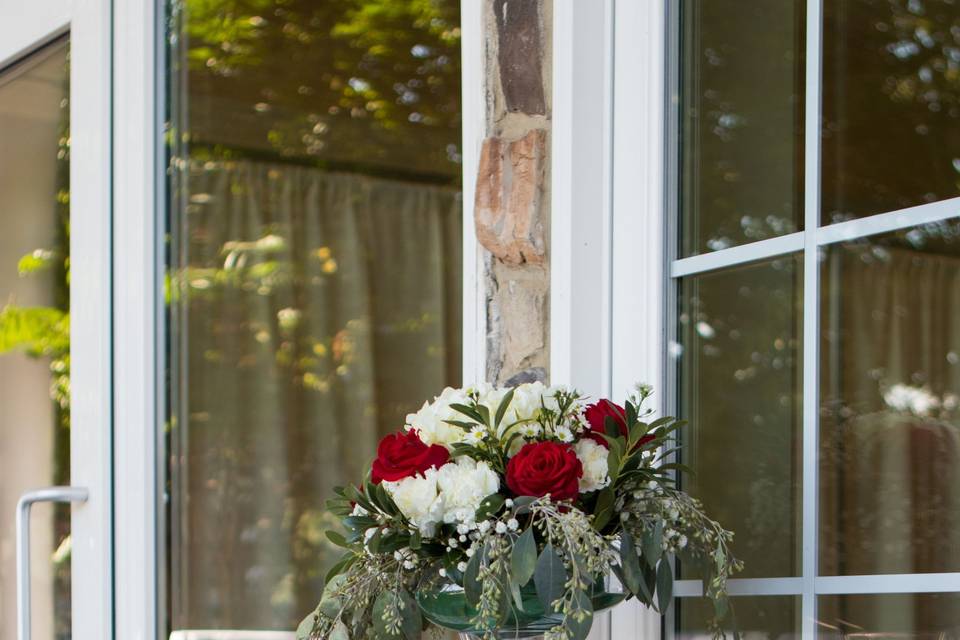 Escort table arrangement