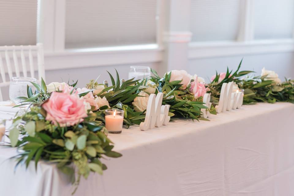 Garland for sweetheart table