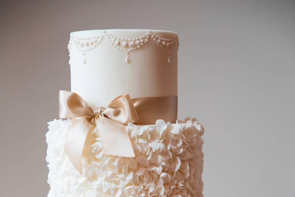 Chic wedding cake