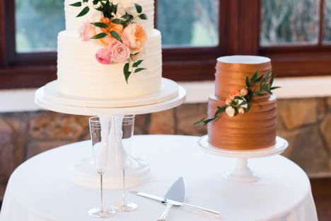 Wedding cake and groom's cake