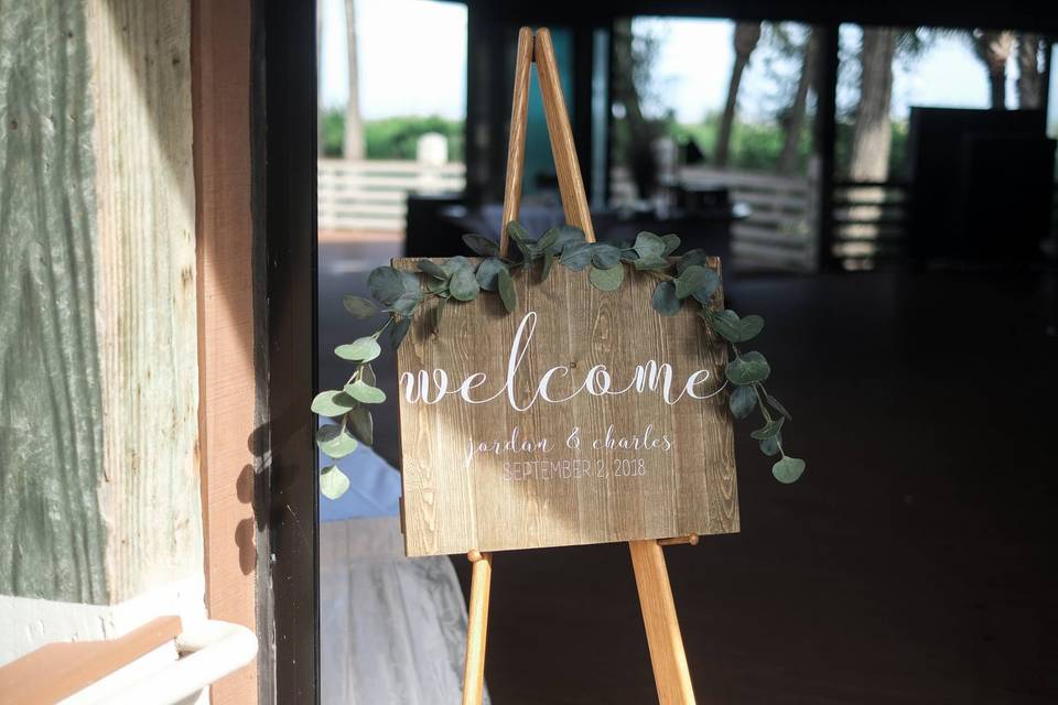 Wooden welcome sign