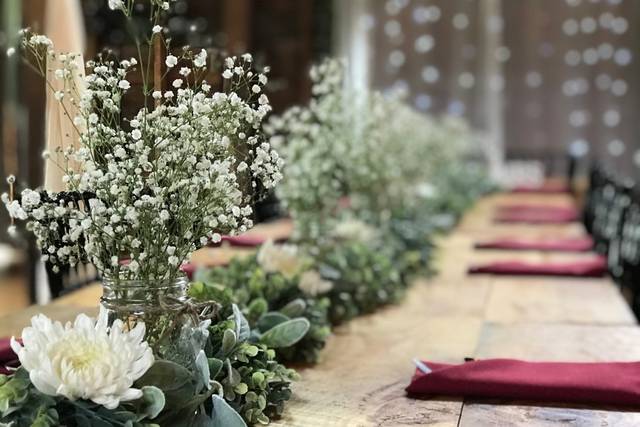 Elegant floral runner