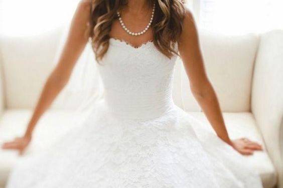 Sleeveless wedding gown