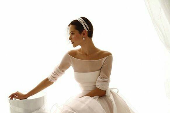 Off-shoulder sleeved wedding dress