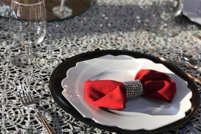 Plates and chargers - Hollywood Glam Decor