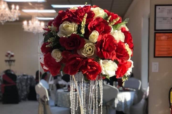 Red centerpiece - Hollywood Glam Decor