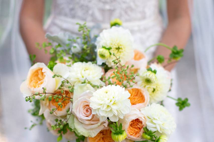 Peach and ivory bouquet