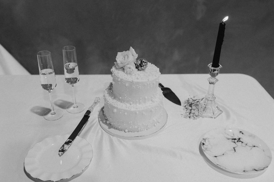 BW Wedding Cake