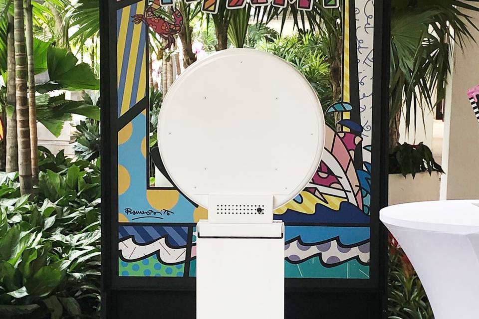 Digital photo kiosk