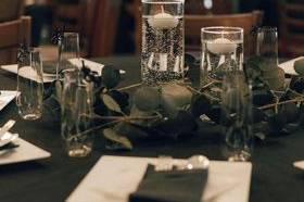 Table  of black/white wedding