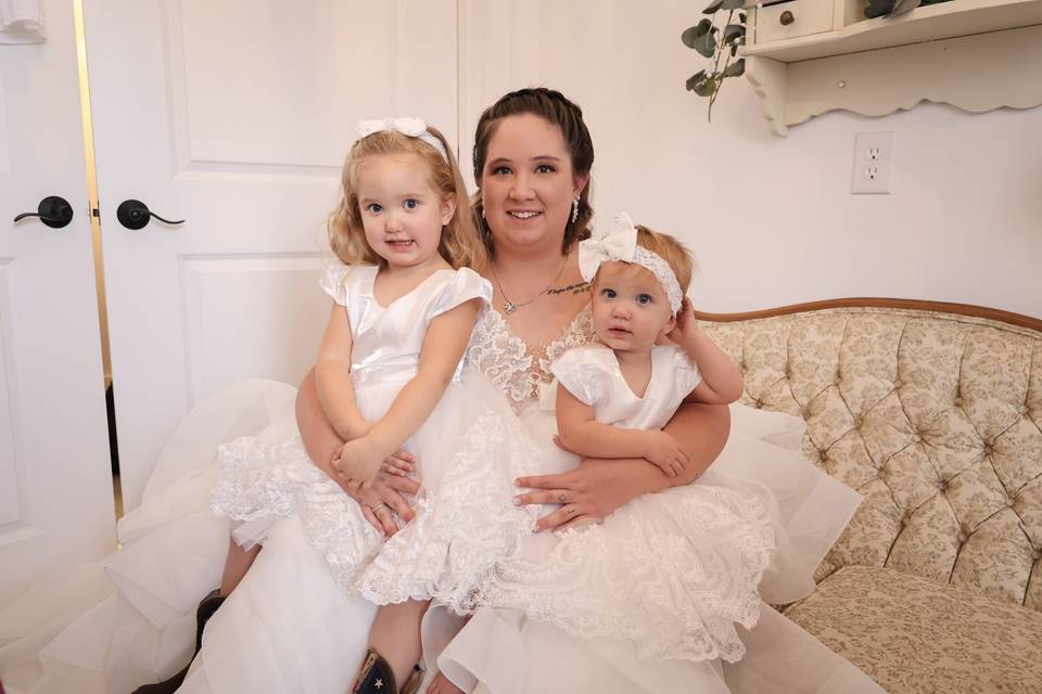 Bridal suite mom and girls