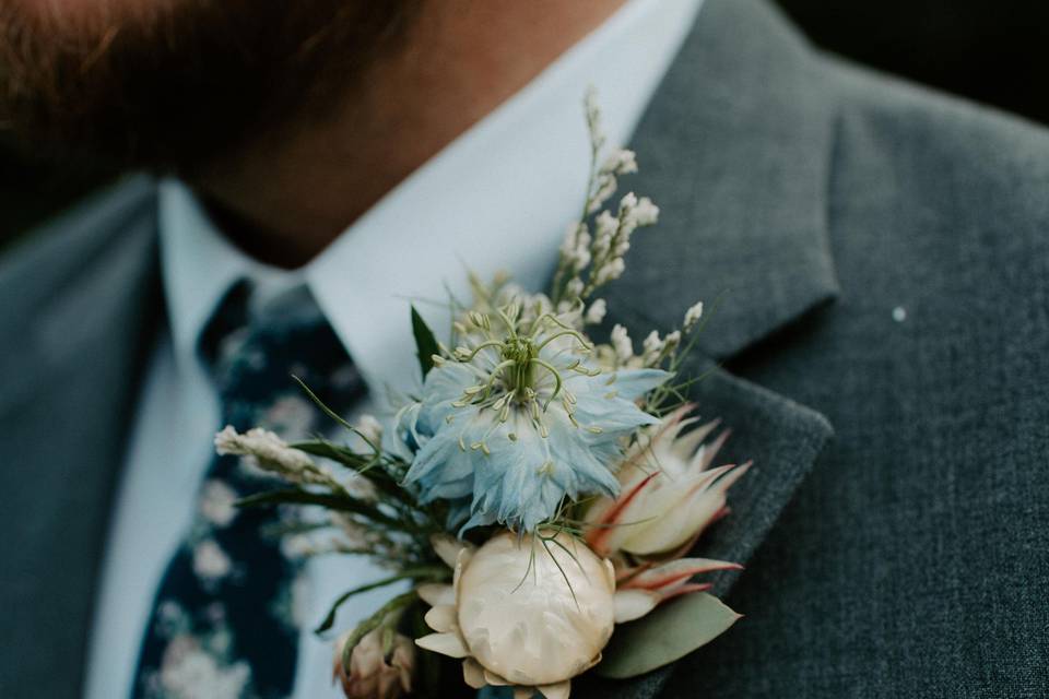 Groom's boutonniere