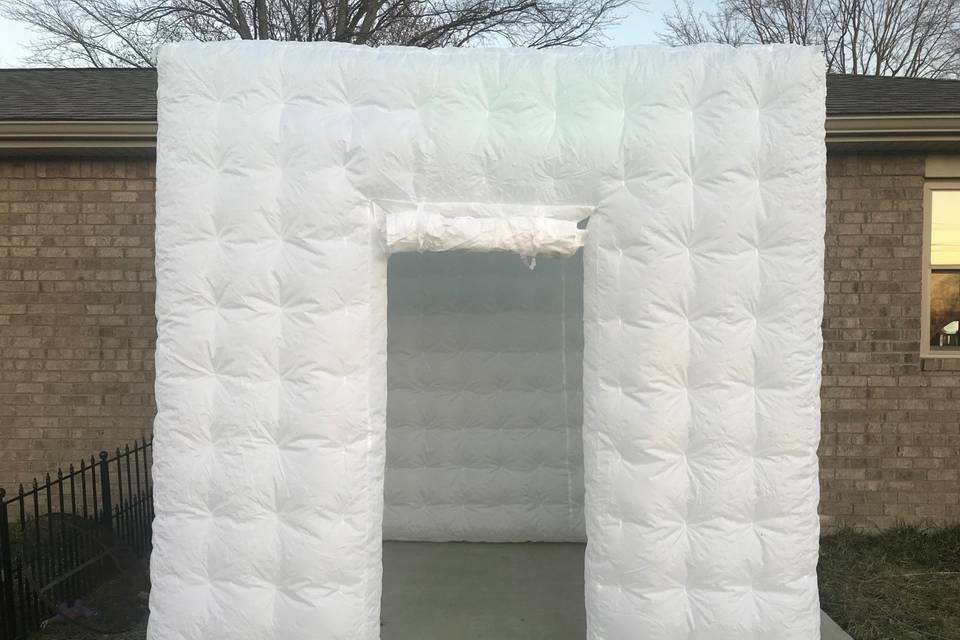 The fully-inflatable photo booth