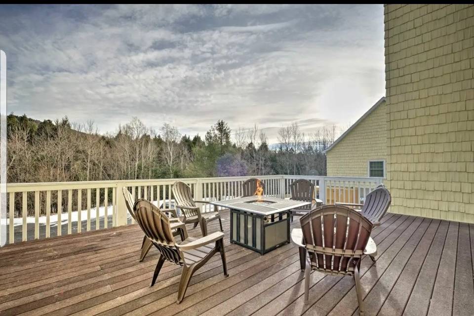 Grooms deck with fire pit