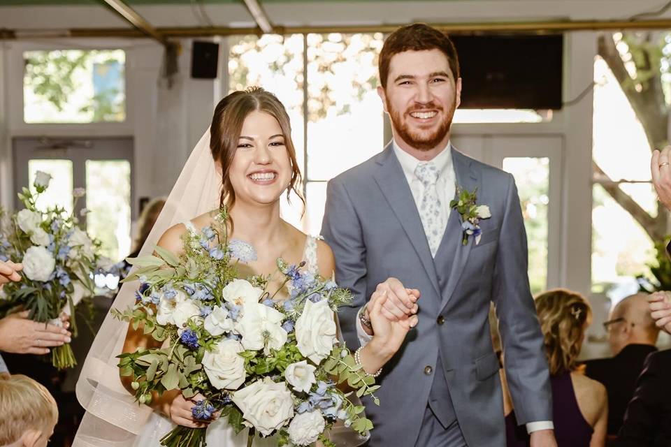White and blue bridal bouquet