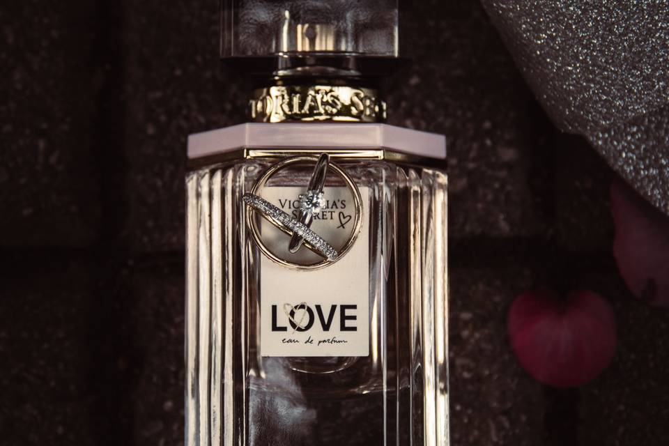 Love in perfume - Simply Memories Photography