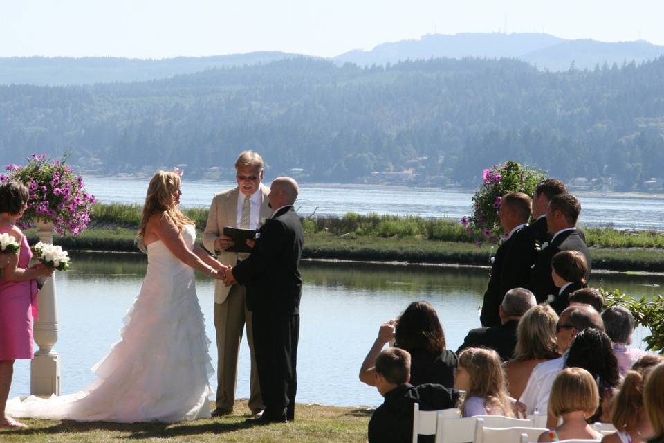 Lakefront wedding