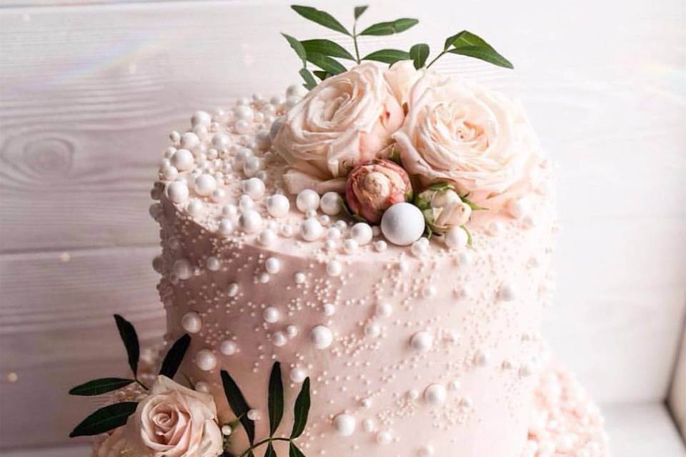 Blush roses wedding cake