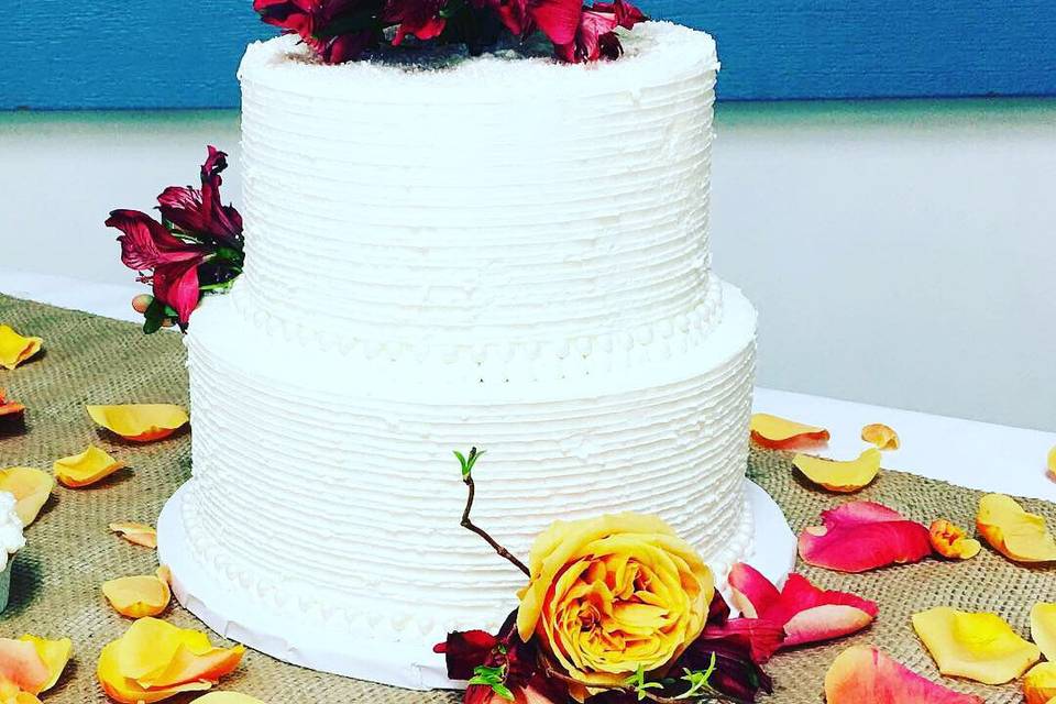 Fresh flower wedding cake