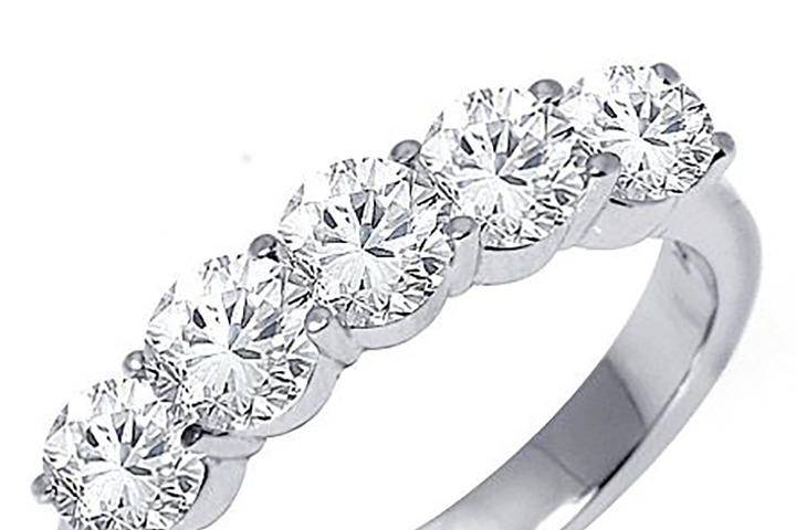 Five-stone diamond band