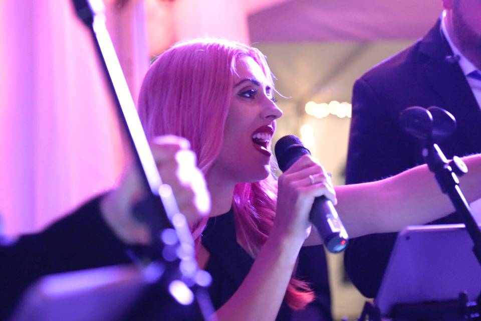 Singin’ and grinnin’ 🎶😁