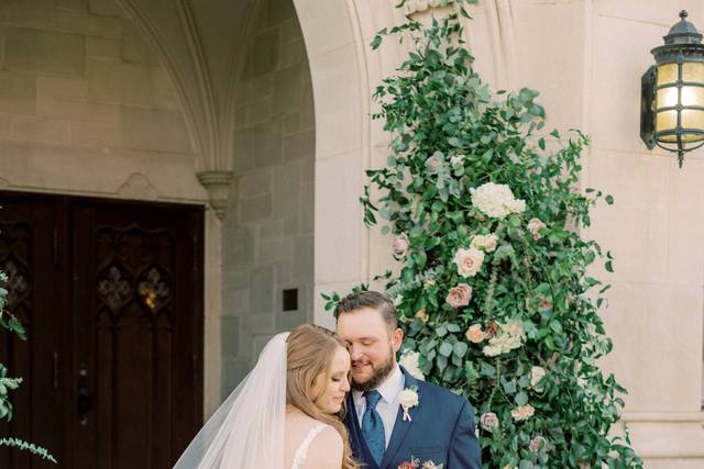 Gorgeous church and florals