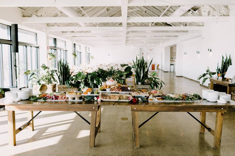 HARVEST TABLE