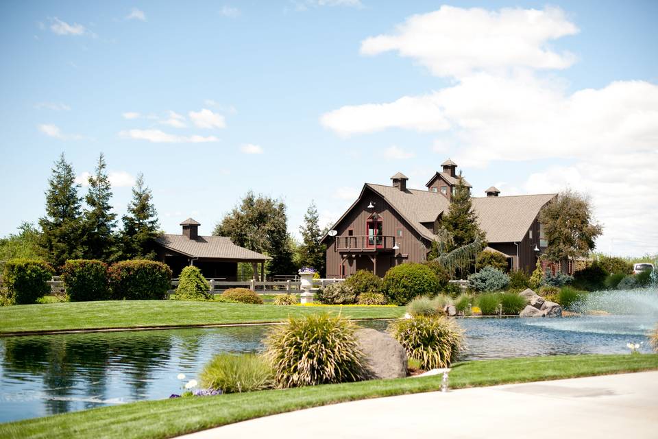 BrickHuis Barn & Pond