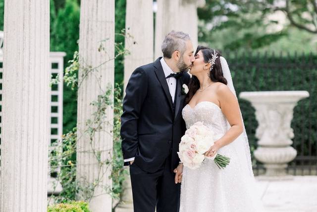 Rosecliff bride and groom