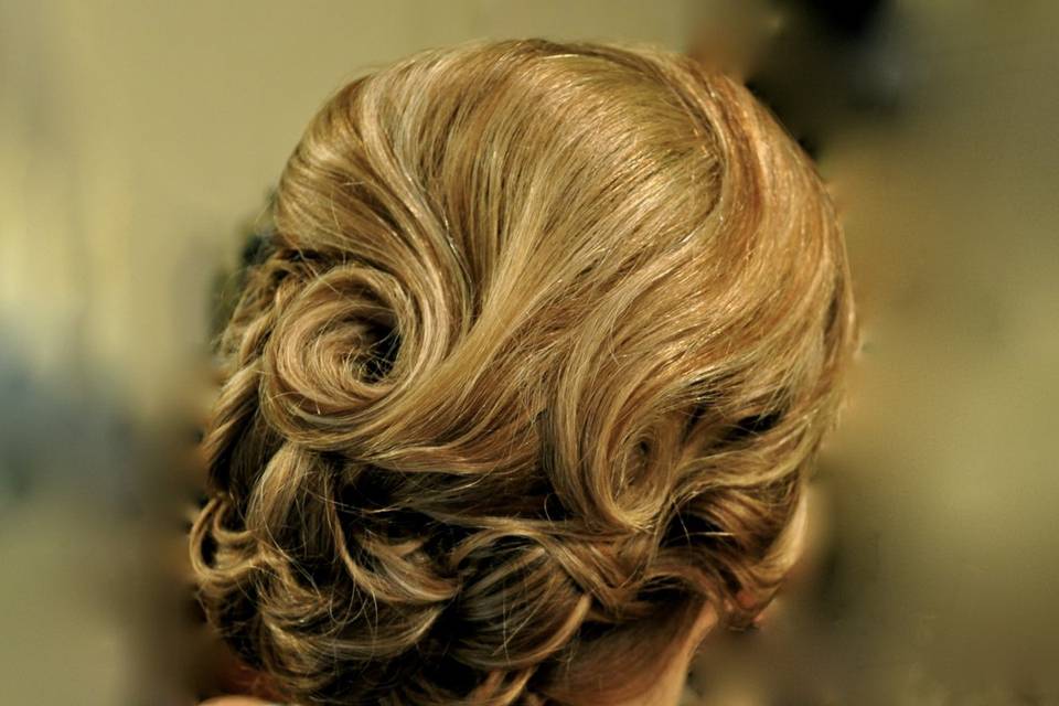 Hair by: Rozza
Makeup by: Priscilla Dorinas
Photographer: Andrea Wilber