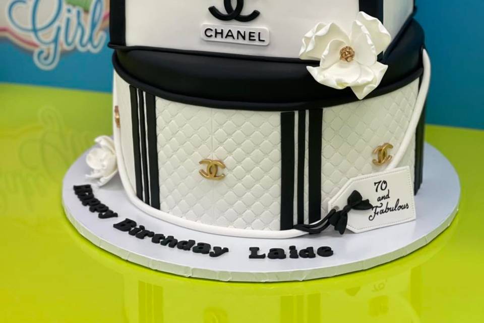 Status Cake in 2023  Beautiful birthday cakes, Chanel cake, Chanel  birthday cake