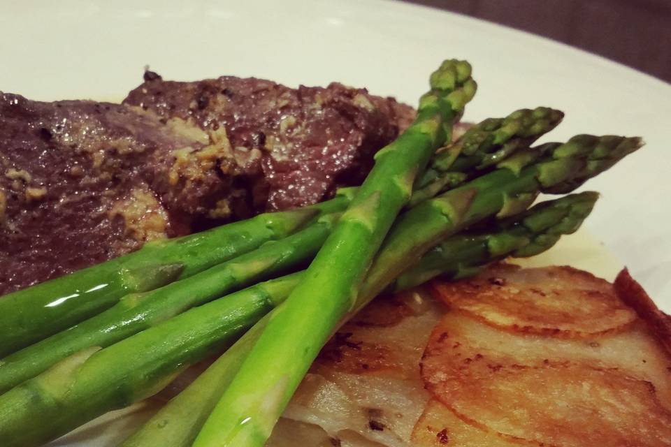 Meat and asparagus