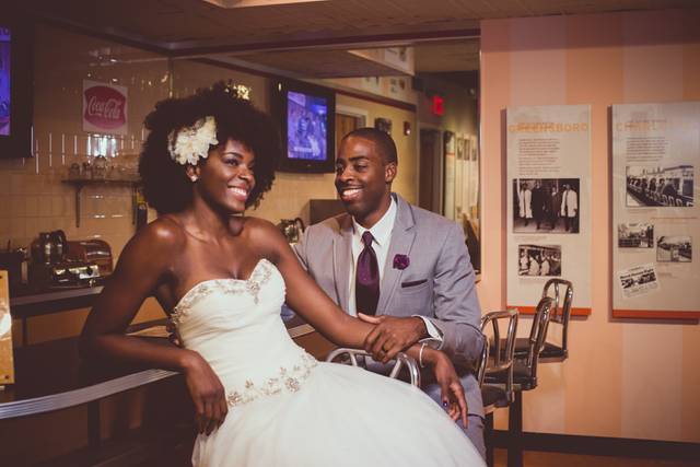 To the bar | Photography by Studio Sevyn Photography