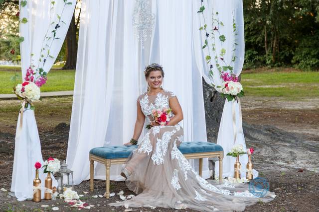 Bridal pose | Photography by Porche Photography