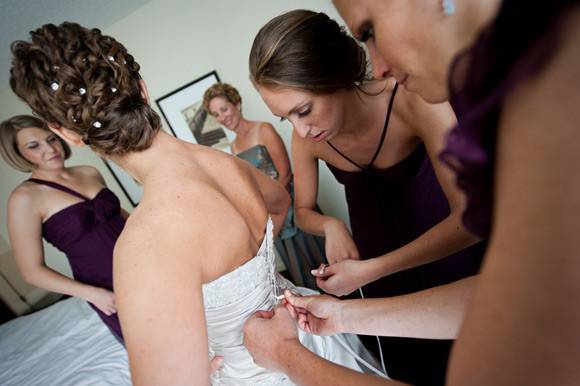 Helping the bride | Photography by MyLife Photography