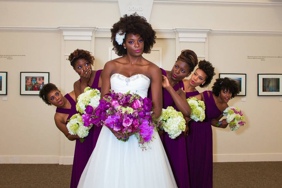 Bride with friends | Photography by Studio Sevyn Photography