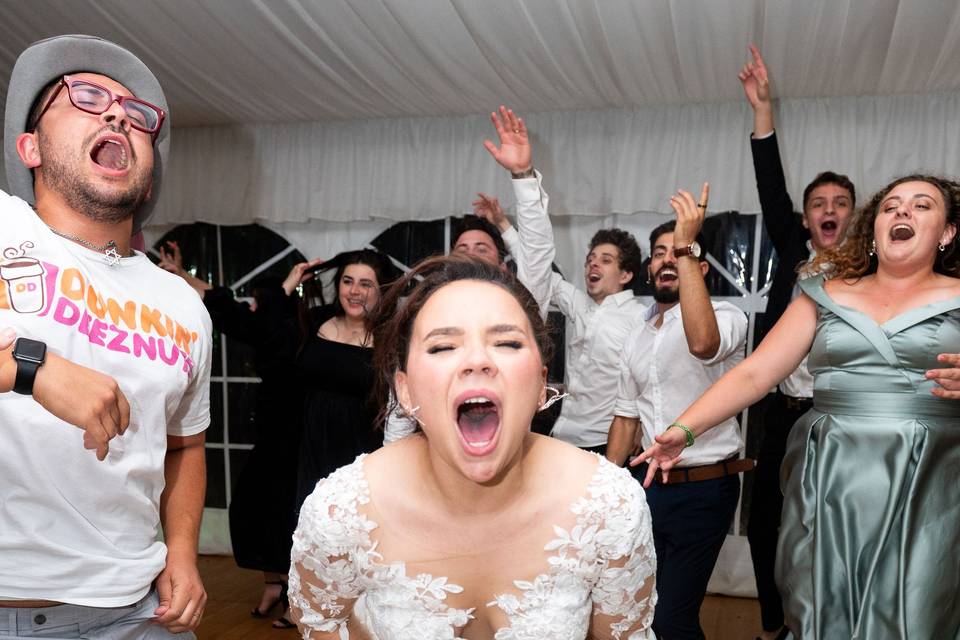 Screaming bride