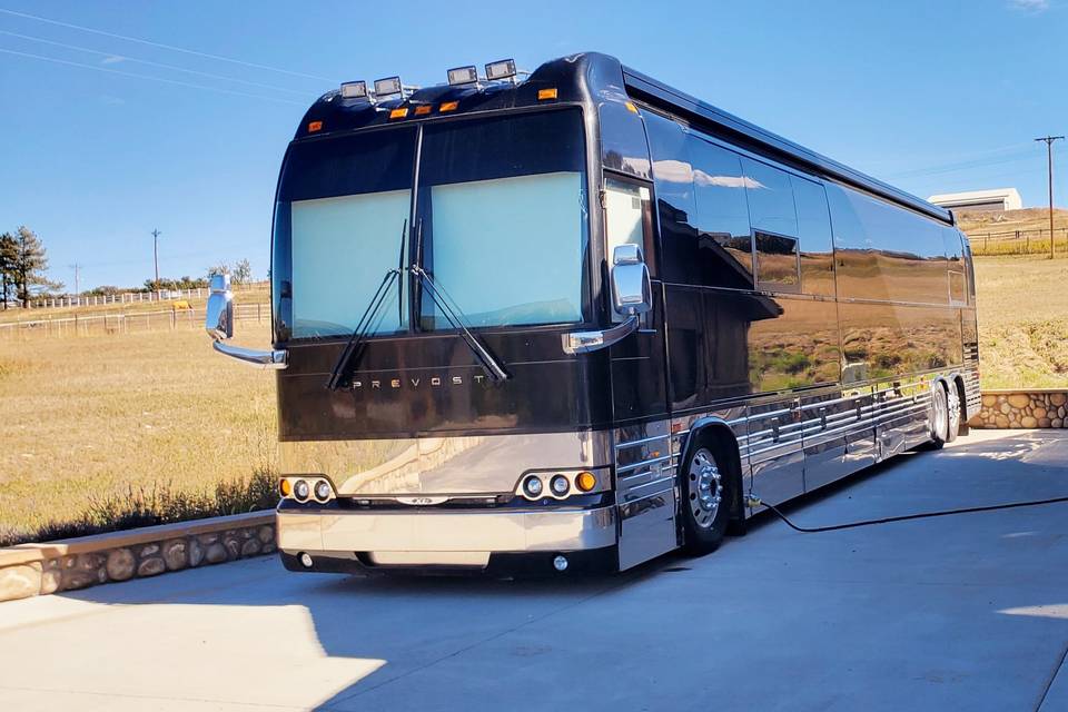 Winona Judd's tour bus/ ready