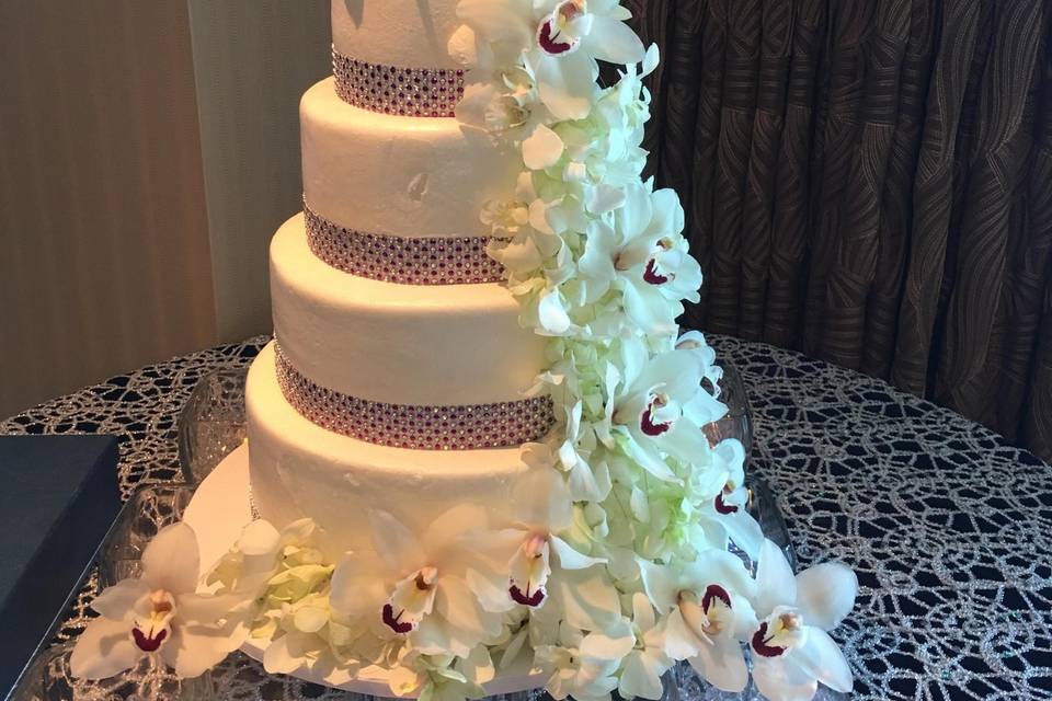 Dramatic orchid cake flowers