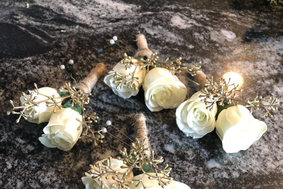 Touch of gold boutonnieres