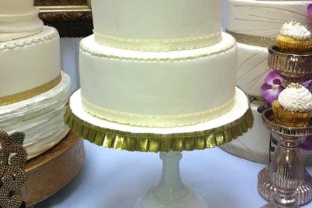 Light Antique Gold Crown Cake