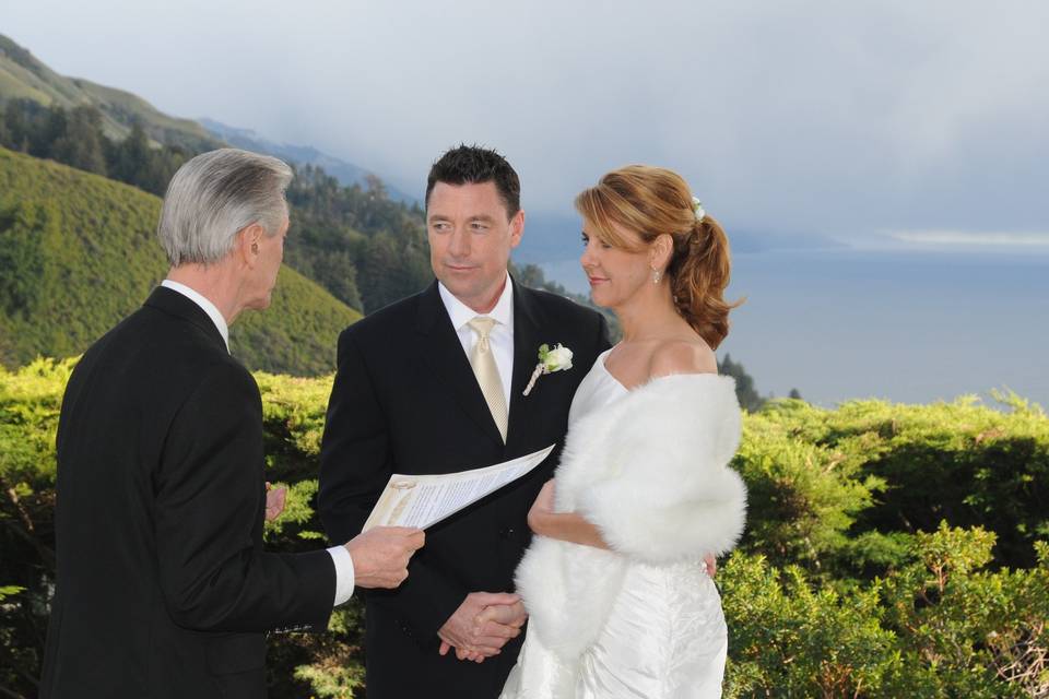 Ventana in in Big Sur - a simple, gorgeous wedding with incredible views and an award-winning restaurant