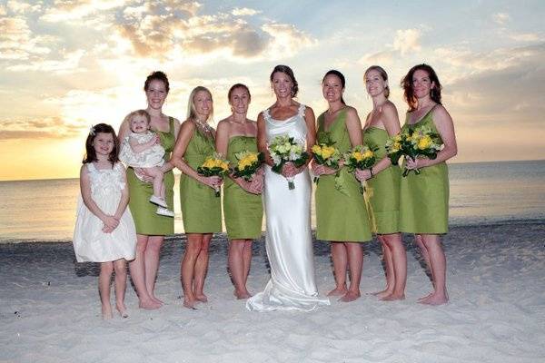 Lyndsey and her bridesmaids. One cool bride,  6 beautiful bouquets.