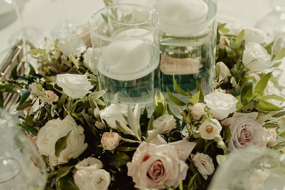 Elegant romantic centerpiece