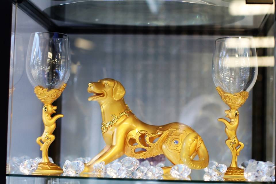 Gold wine glass set