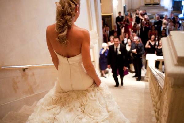 What an amazing dress, so many little white roses.  Just beautiful.