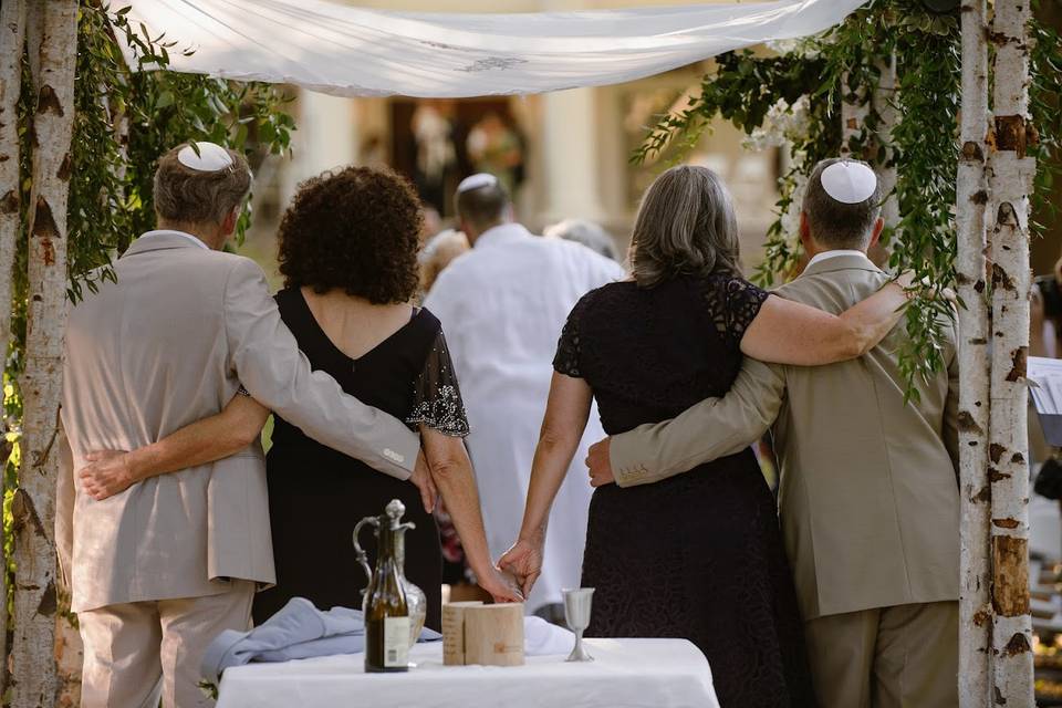 Family under chuppah